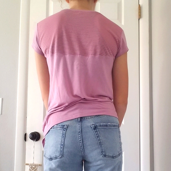 Old Navy Active T-shirt - Picture 3 of 7